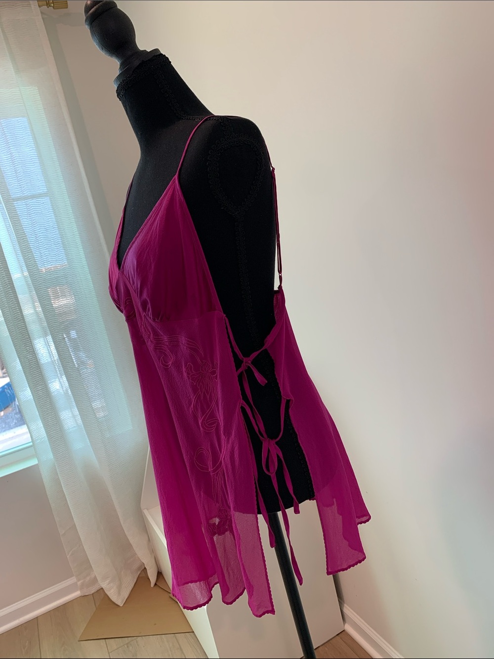 Vintage 100 silk Victoria's Secret Magenta Lace-Accent Slip Chemise/dress - Picture 4 of 16